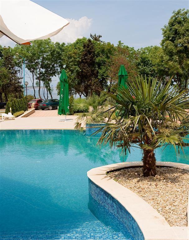 Paradise Bay Hotel 포마리 외부 사진
